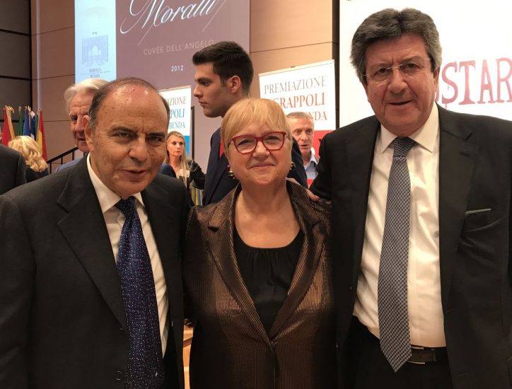 The anchorman and wine producer in Puglia Bruno Vespa, Lidia Bastianich and the enologist Franco Bernabei