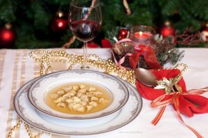 Natale e Capodanno a casa senza brindisi? A rischio 1,2 miliardi di euro