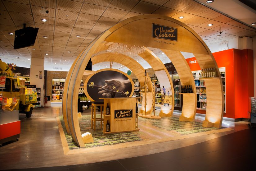 La botte-tasting room con i vini Umberto Cesari per i passeggeri dell’aeroporto di Bologna