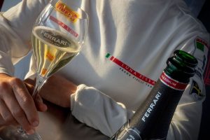 Il made in Italy fa squadra e solca i mari del mondo: Ferrari salpa con Luna Rossa Prada Pirelli