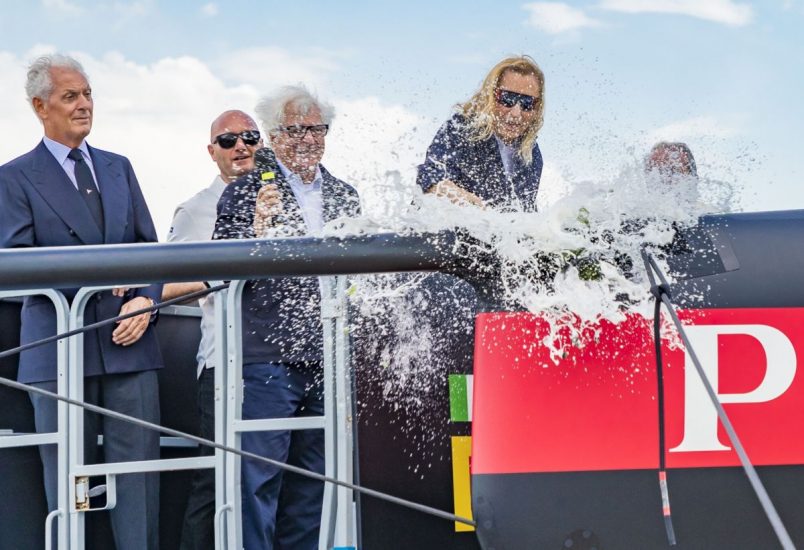 Miuccia Prada al momento del Varo Luna Rossa