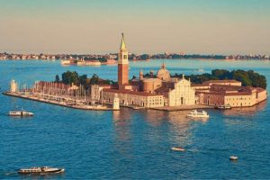 Prosecco, 100.00 euro per rilanciare l’immagine di Venezia, “piegata” dall’acqua alta