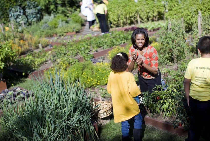 La First Lady Michelle Obama nell’orto di Slow Food alla Casa Bianca