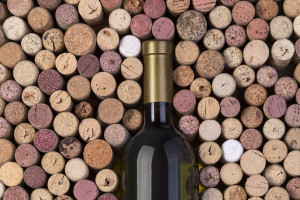 Natale green, il 15% dei tappi che salteranno sotto le feste sono a impatto zero sull’ambiente