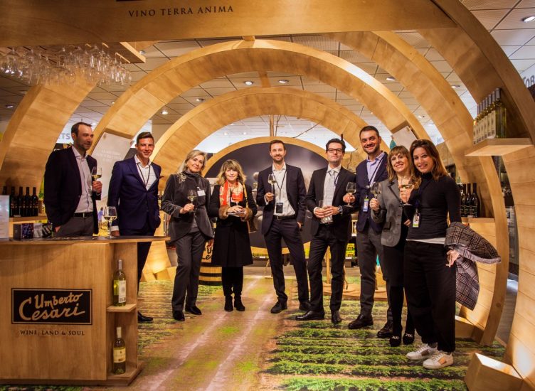 La botte-tasting room con i vini Umberto Cesari per i passeggeri dell’aeroporto di Bologna