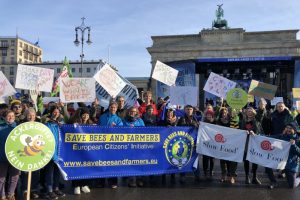 Con un milione di firme “Salviamo api e agricoltori!”: campagna europea per una nuova agricoltura Con un milione di firme “Salviamo api e agricoltori!”: campagna europea per una nuova agricoltura