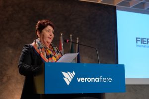 Bellanova: &ldquo;agricoltura centrale nel Green Deal, ma l&rsquo;Europa non tagli fondi al settore&rdquo;