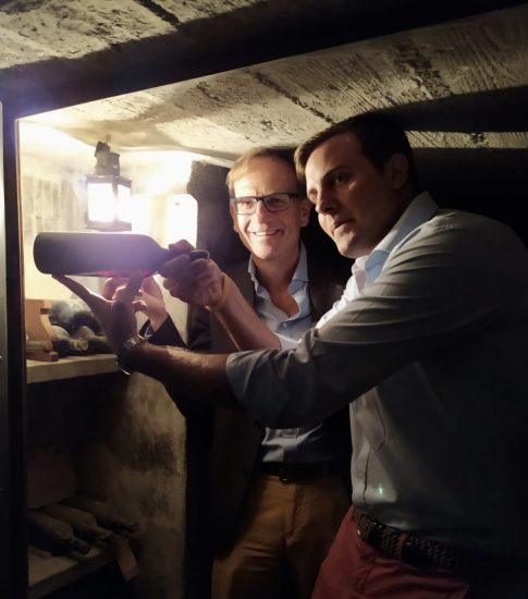 Giampiero Bertolini e Tancredi Biondi Santi nel caveau della riserve storiche della Tenuta Greppo, culla del Brunello, oggi del gruppo Epi