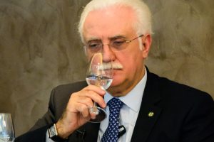 Tutti a dieta dopo le feste? “La regola, come sempre, è l’equilibrio, e mangiare poco e spesso” Tutti a dieta dopo le feste? “La regola, come sempre, è l’equilibrio, e mangiare poco e spesso”