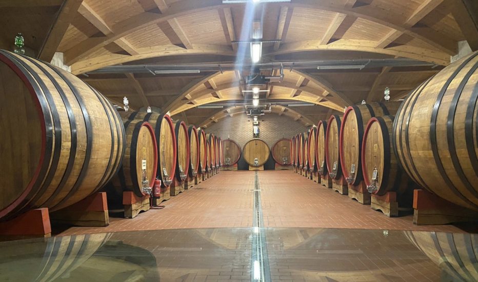Cantina di Montalcino, la bottaia