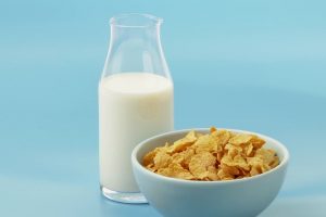 Dal latte ai biscotti: l&rsquo;inflazione si abbatte sulla colazione degli italiani