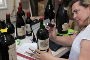 La contraffazione del vino? Colpisce 1 bottiglia su 5 nel mondo, ad ogni fascia di prezzo La contraffazione del vino? Colpisce 1 bottiglia su 5 nel mondo, ad ogni fascia di prezzo