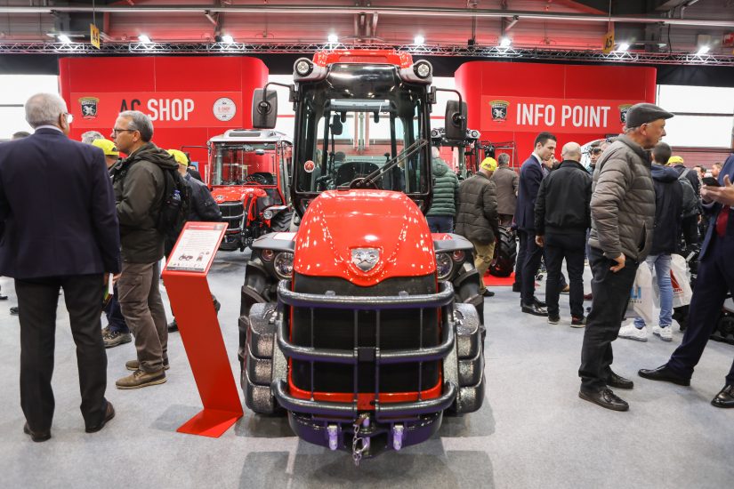 Il trattore largo solo un metro per passare tra i filari di vigna tra le innovazioni di Fieragricola