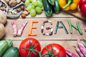 Eurispes e gli italiani a tavola: aumentano vegani e vegetariani Eurispes e gli italiani a tavola: aumentano vegani e vegetariani