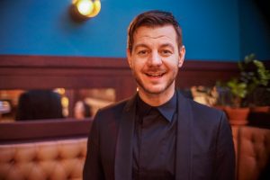 Alessandro Cattelan: il vino ha bisogno dei giusti strumenti per essere capito, specie tra i giovani Alessandro Cattelan: il vino ha bisogno dei giusti strumenti per essere capito, specie tra i giovani