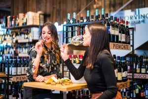 Festa della Donna: l’8 marzo Signorvino festeggia sostenendo la Fondazione Doppia Difesa