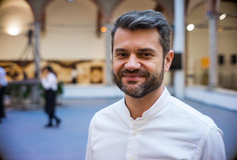 Enrico Bartolini, che con 8 stelle Michelin (3 al Mudec di Milano) è lo chef più stellato d’Italia