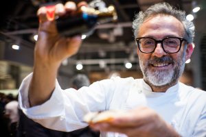 Massimo Bottura, il carisma di Papa Francesco e la dignità dei poveri costruita sulla bellezza