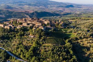 Montalcino, terra del grande Brunello, guarda al futuro. Nella visione dei giovani produttori Montalcino, terra del grande Brunello, guarda al futuro. Nella visione dei giovani produttori