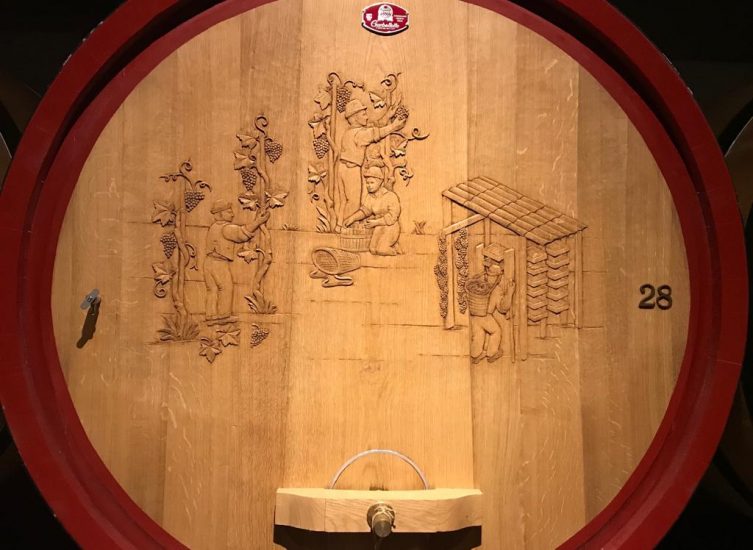 Le botti storiche decorate della cantina quintarelli