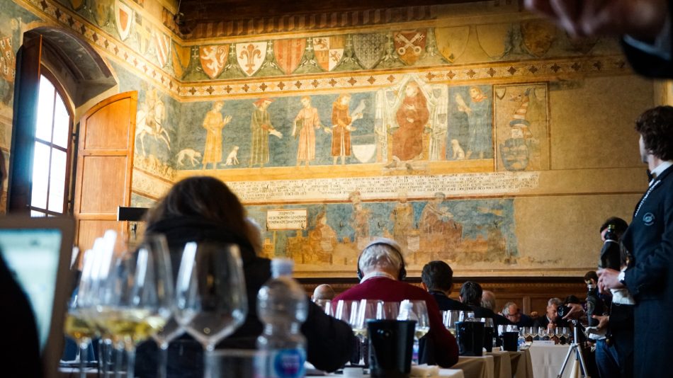La Vernaccia di San Gimignano in assaggio nella storica Sala Dante del Comune