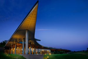 Tra architettura e territorio, viaggio tra le cattedrali del vino di Toscana Tra architettura e territorio, viaggio tra le cattedrali del vino di Toscana