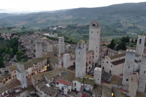 La Vernaccia, tra Dante e alta gastronomia, nel cuore del “sistema San Gimignano”
