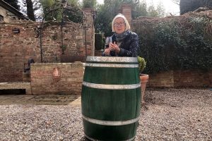 Botti colorate di verde-speranza e come simbolo di sostenibilità per la Festa delle Donne del Vino