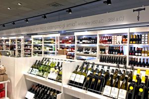 Italian wine suffers since restaurants closed. There is consolation in large-scale distribution