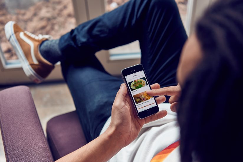 Quella 2020 sarà una Pasqua diversa, tra food delivery e chi si cimenterà ai fornelli