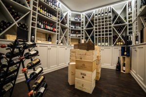 In tempo di coronavirus e di fornelli spenti, qualche ristorante decide di aprire la propria cantina