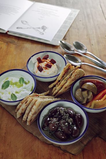 Quella 2020 sarà una Pasqua diversa, tra food delivery e chi si cimenterà ai fornelli