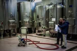 Gli enologi scrivono al premier Conte: chiediamo ritorno a piena attività della ristorazione