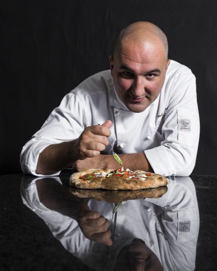 Lo chef Mirko Petracci de La Scaletta di Ascoli Piceno e la Pizza Amatriciana