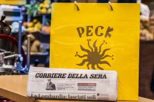 Gusto e informazione: a Milano, con il delivery di Peck, arriva il “Corriere della Sera”