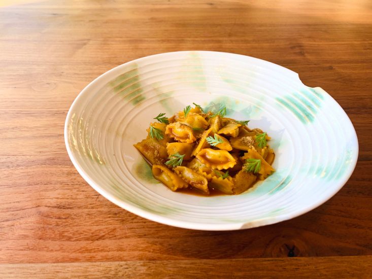 Quella 2020 sarà una Pasqua diversa, tra food delivery e chi si cimenterà ai fornelli