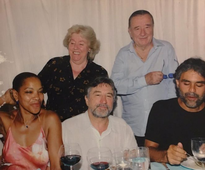 A casa di Sirio Maccioni, per il compleanno di Robert De Niro, con la moglie Egidiana ed Andrea Bocelli 