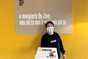 In tempi di coronavirus, tra comunicazione e beneficenza, la mascherina diventa anche gadget