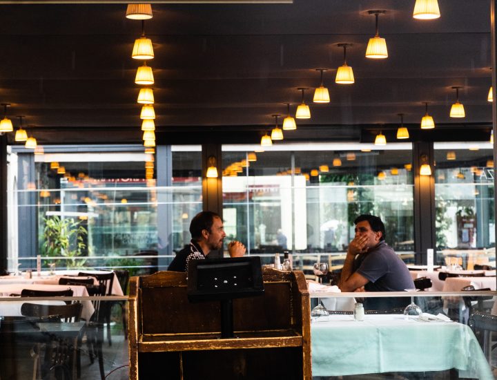 Una deserta e piovosa Firenze si fa simbolo della difficoltà per bar e ristoranti di ripartire 