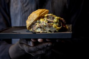 Anche a Milano la &ldquo;Fase 2&rdquo;: i ristoranti ripartono con food delivery e asporto