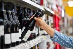 Vino, nel carrello degli italiani la sostenibilità certificata vale solo il 6% come driver di scelta
