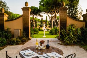 Campagna italiana batte città, almeno quest’anno. Tra distanze naturali e accoglienza “diffusa”