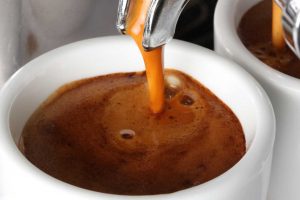 Il più buono e tra i meno cari al mondo. Quanto deve costare un espresso italiano al bar? Il più buono e tra i meno cari al mondo. Quanto deve costare un espresso italiano al bar?