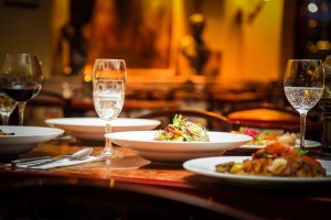 Horeca, in 12 mesi -2% di visite fuori casa: fatturato complessivo stimato a 21,4 miliardi di euro Horeca, in 12 mesi -2% di visite fuori casa: fatturato complessivo stimato a 21,4 miliardi di euro