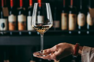 La lenta ripresa del vino, tra tante difficoltà, nei racconti delle enoteche italiane La lenta ripresa del vino, tra tante difficoltà, nei racconti delle enoteche italiane