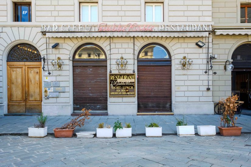 Lo storico Caffè Le Giubbe Rosse, nel cuore di Firenze, oggi