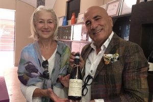 Helen Mirren, un brindisi all’Italia con il vignaiolo abruzzese Marcello Zaccagnini