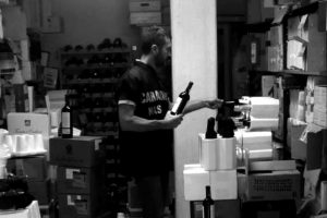 Truffa con vini generici spacciati per Igt, Doc e Docg e rivenduti su eBay e non solo: 11 indagati Truffa con vini generici spacciati per Igt, Doc e Docg e rivenduti su eBay e non solo: 11 indagati
