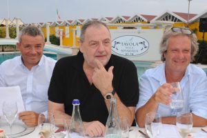 Torna “A Tavola sulla Spiaggia” , l’appuntamento gastro-glamour dell’estate in Versilia Torna “A Tavola sulla Spiaggia” , l’appuntamento gastro-glamour dell’estate in Versilia