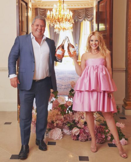 La postar australiana Kylie Minogue e le sue etichette provenzali 